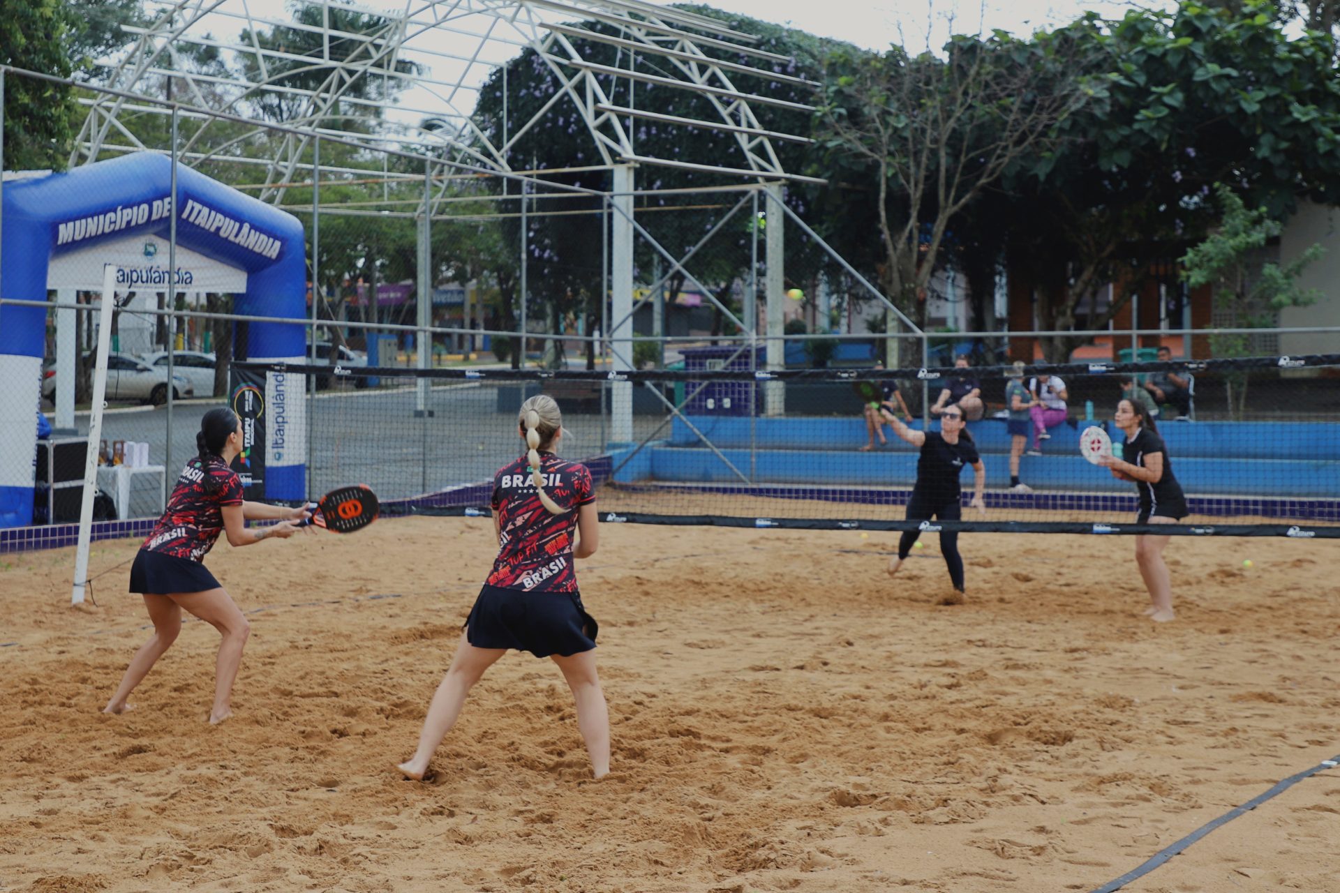 Itaipulândia coroa campeões da Copa Lindeira de Beach Tennis